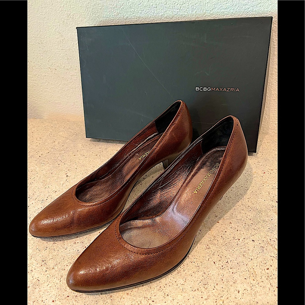 BCBG leather pumps in mahogany w/ small stacked heel - style & comfort by design